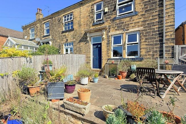 2 bed property, in Valley Road, £240,000