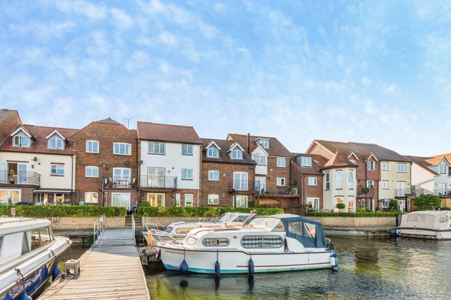 3 bed property, in West Quay, £450,000