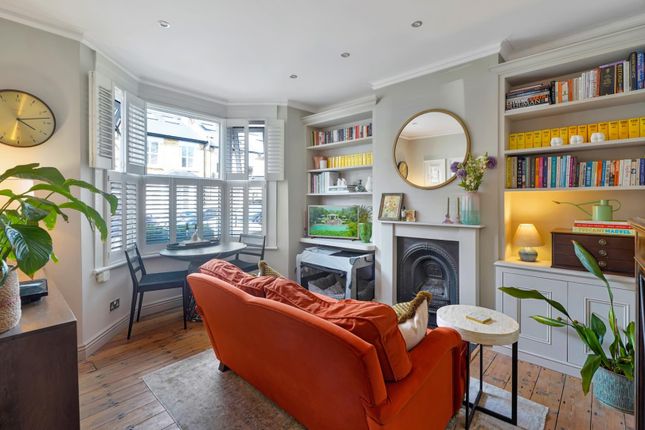 1 bed property, in Thompson Road, £450,000