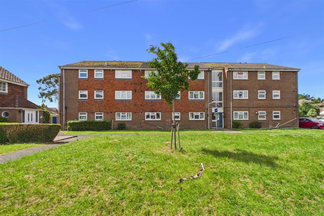2 bed property, in Longlands Road, £150,000