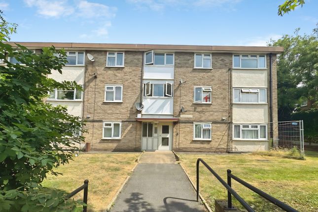 1 bed property, in Kingsmead House, £72,000