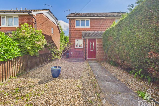 2 bed property, in Domby Close, £210,000