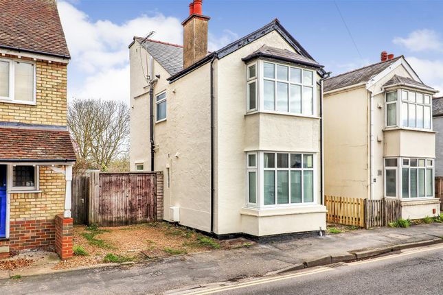 6 bed property, in Elizabeth Way, £775,000