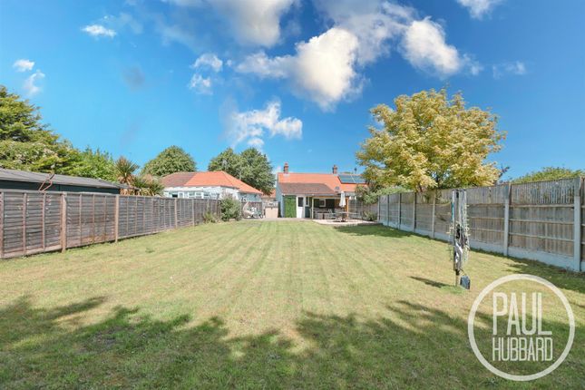 2 bed property, in Edgerton Road, £240,000