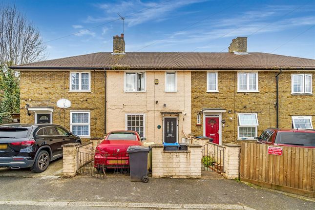 3 bed property, in Montacute Road, £390,000