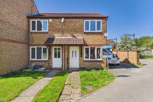 2 bed property, in New Road, £280,000