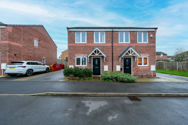 2 bed property, in Carlyle Road, £170,000