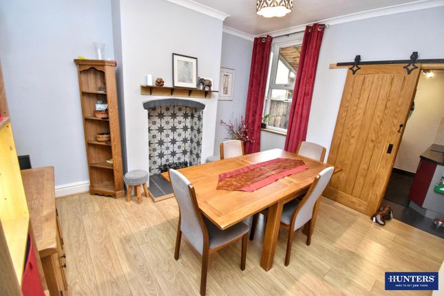 2 bed property, in Kilby Road, £220,000
