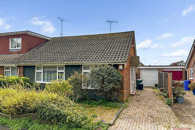 2 bed property, in Oakley Gardens, £400,000