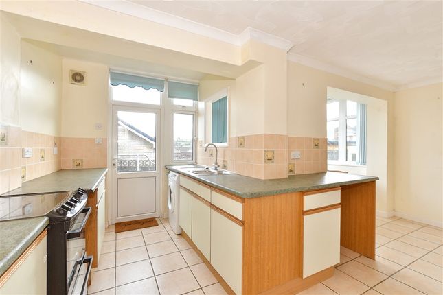 3 bed property, in Mountbatten Drive, £300,000