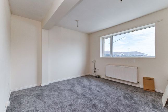 2 bed property, in Ennis Square, £28,000