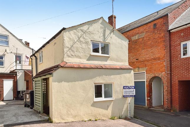 1 bed property, in King Street, £80,000
