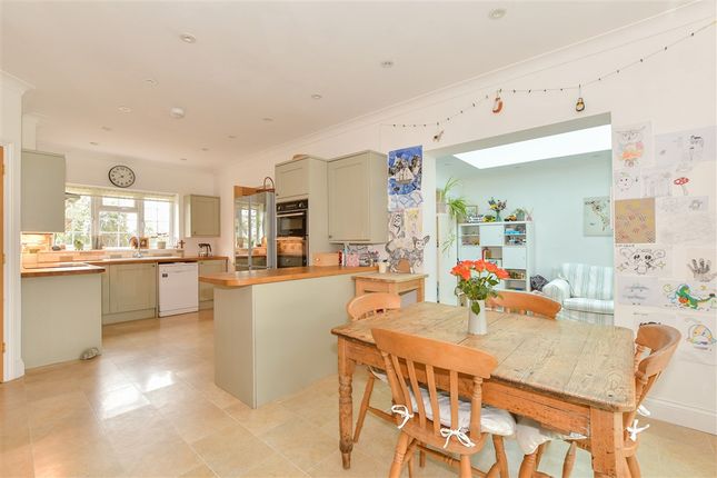 4 bed property, in Poling Street, £775,000