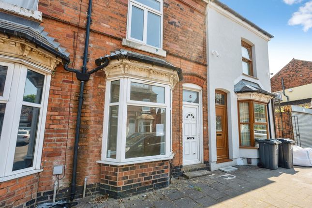 2 bed property, in London Road, £180,000