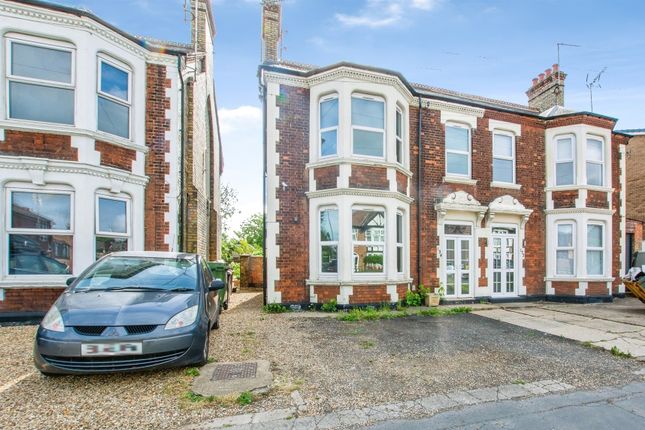 3 bed property, in Lynn Road, £200,000