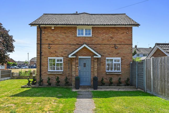 2 bed property, in Thrift Green, £425,000