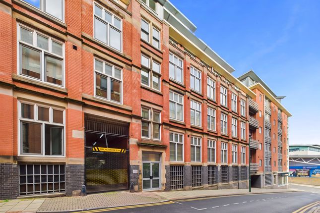 2 bed property, in Lexington Place, £180,000