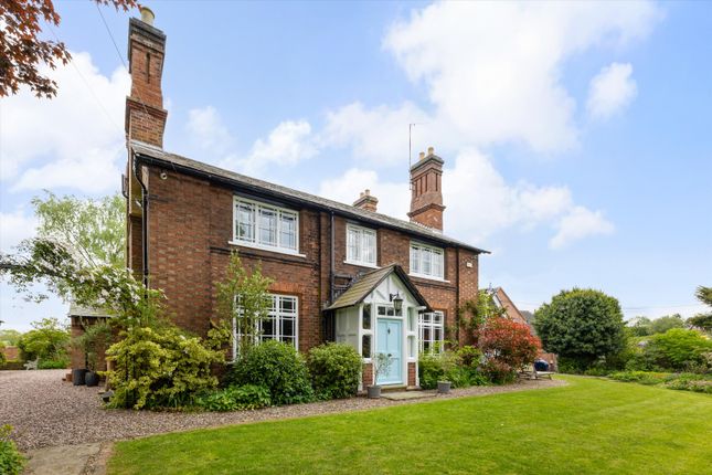 4 bed property, in Main Street, £925,000