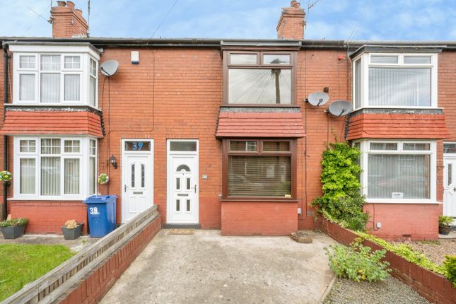 2 bed property, in Grove Avenue, £119,995