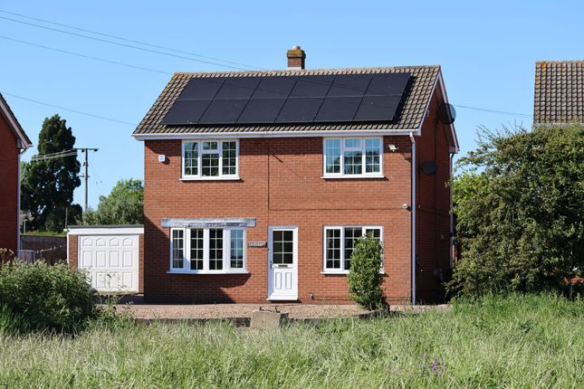 4 bed property, in Main Street, £315,000