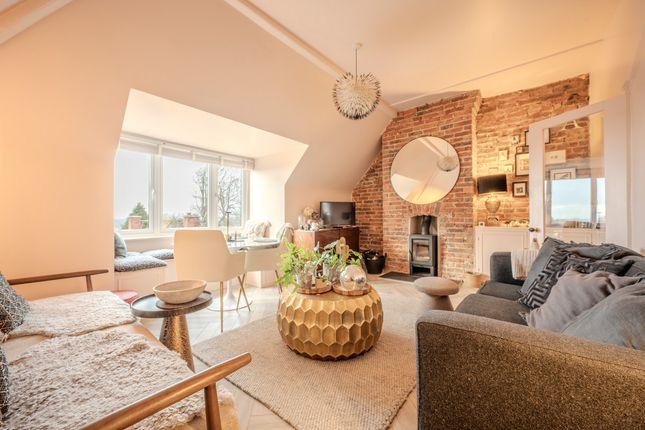 3 bed property, in Hollington Park Road, £300,000