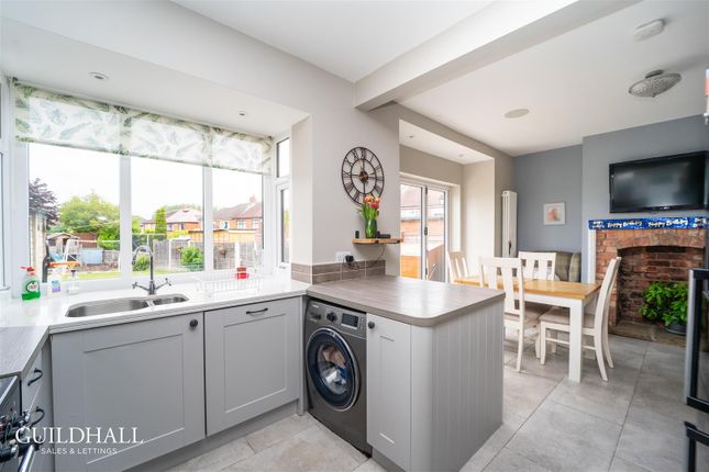 3 bed property, in Clifton Avenue, £250,000