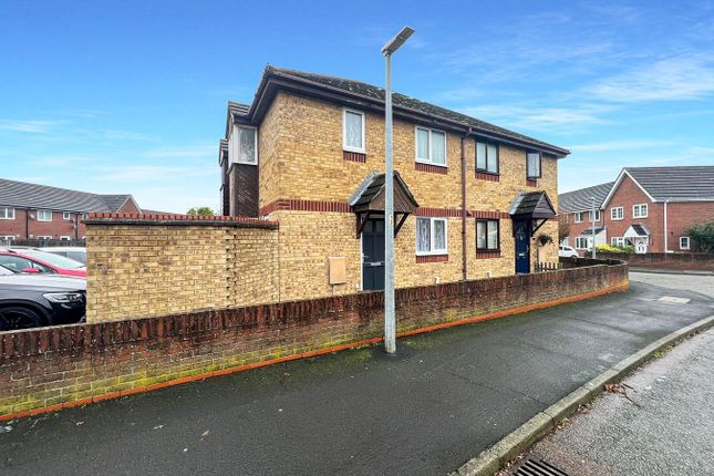 1 bed property, in Chinook, £160,000