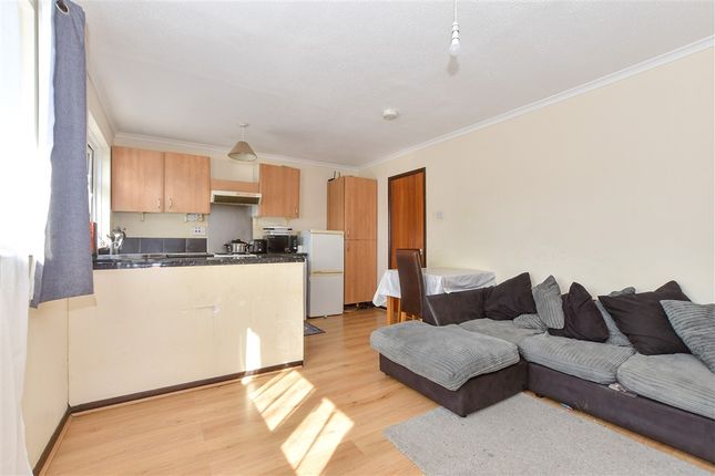 1 bed property, in Old Park Avenue, £125,000