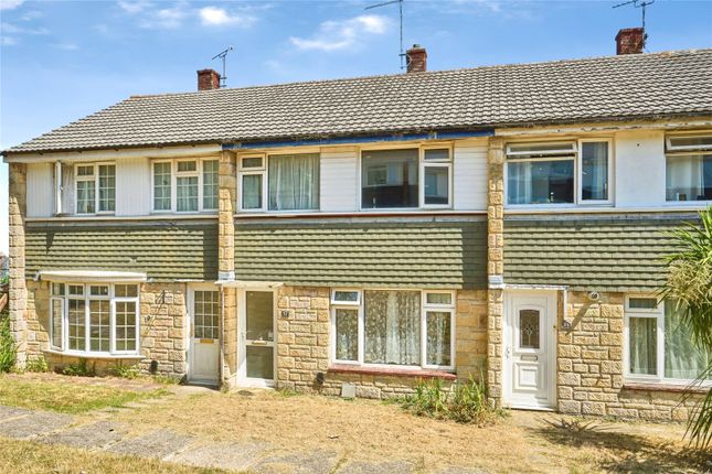 3 bed property, in Sandcroft Avenue, £175,000