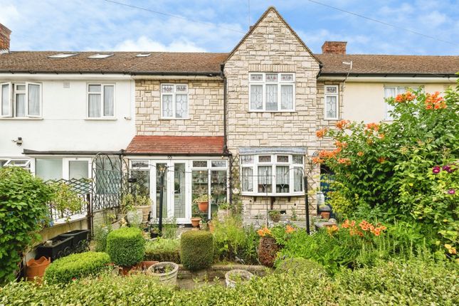 4 bed property, in Finchingfield Avenue, £525,000