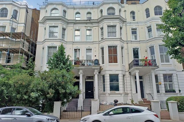1 bed property, in Colville Gardens, £225,000