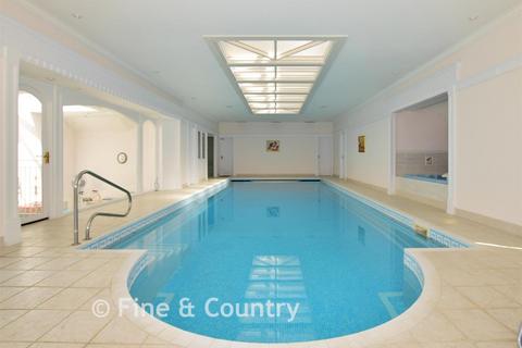 7 bed property, in Brocks Copse Road, £1,695,000