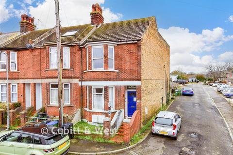 1 bed property, in Murray Avenue, £125,000