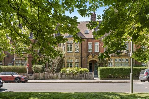 4 bed property, in Wandsworth Common West Side, £1,650,000