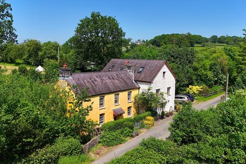 5 bed property, in Bethlehem, £650,000