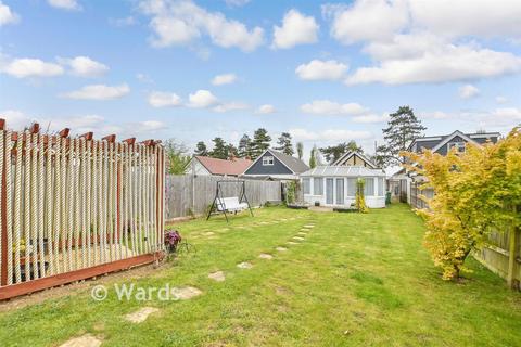 4 bed property, in Richmond Way, £450,000
