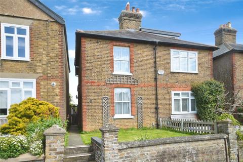 3 bed property, in Barrells Down Road, £495,000