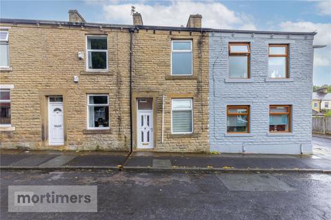 2 bed property, in Queen Street, £80,000