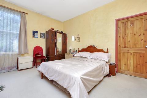 2 bed property, in Acton Lane, £429,950
