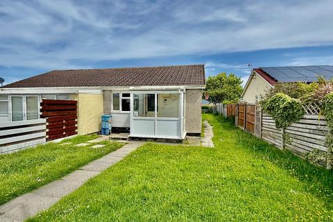 3 bed property, in 70 Glan y Mor, £85,000