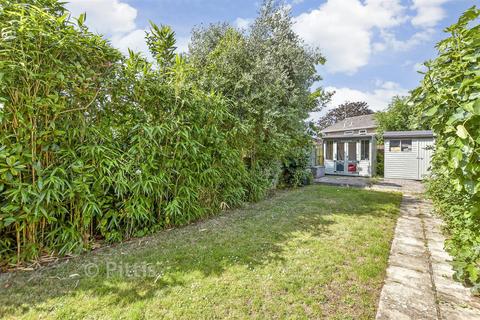 3 bed property, in St. Michael's Avenue, £230,000
