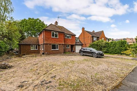 3 bed property, in Knowle Grove, £1,095,000