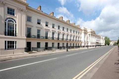6 bed property, in Cornwall Terrace, £25,000,000