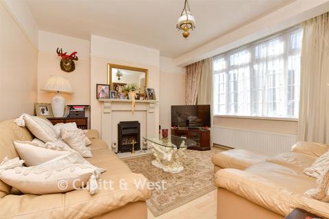 3 bed property, in Butter Hill, £575,000