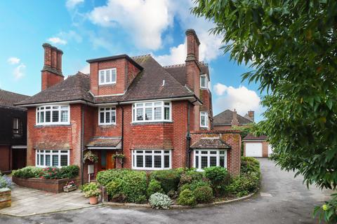 2 bed property, in Kirkwick Avenue, £650,000