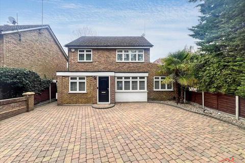 4 bed property, in Acacia Close, £900,000