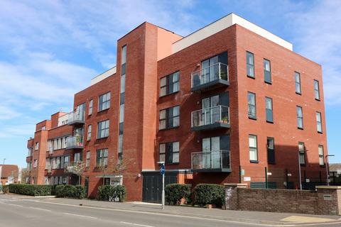 2 bed property, in Milton Road, £295,000