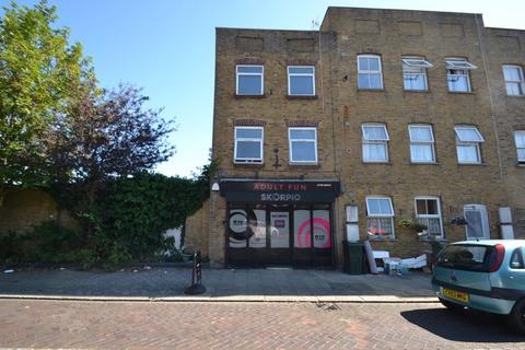 4 bed property, in High Street, £380,000
