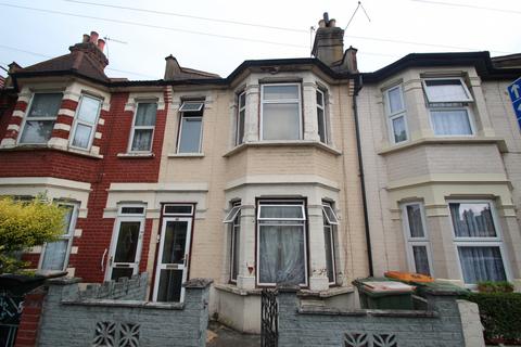 3 bed property, in Kempton Road, £400,000