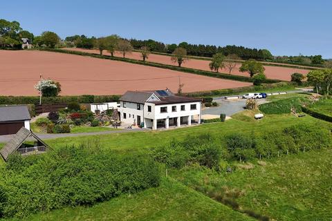 6 bed property, in Pontithel, £600,000